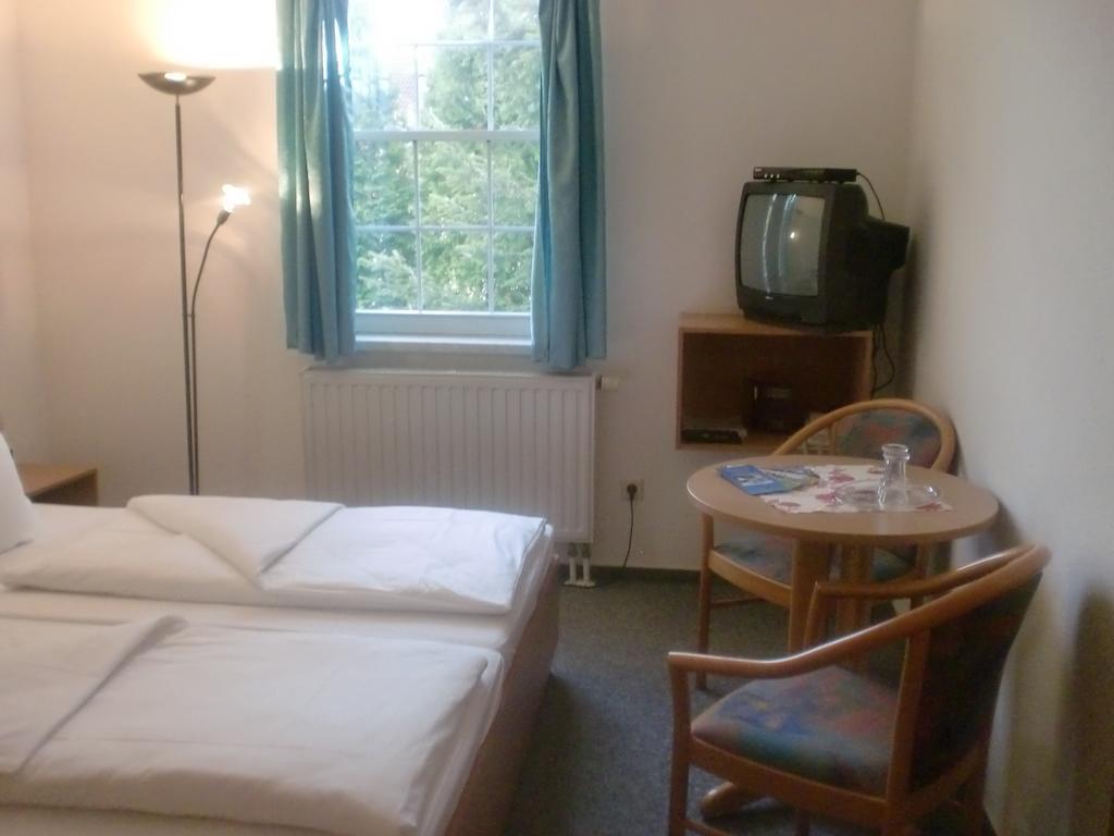 Hotel & Restaurant "Zum Firstenstein" Konigshain Eksteriør billede